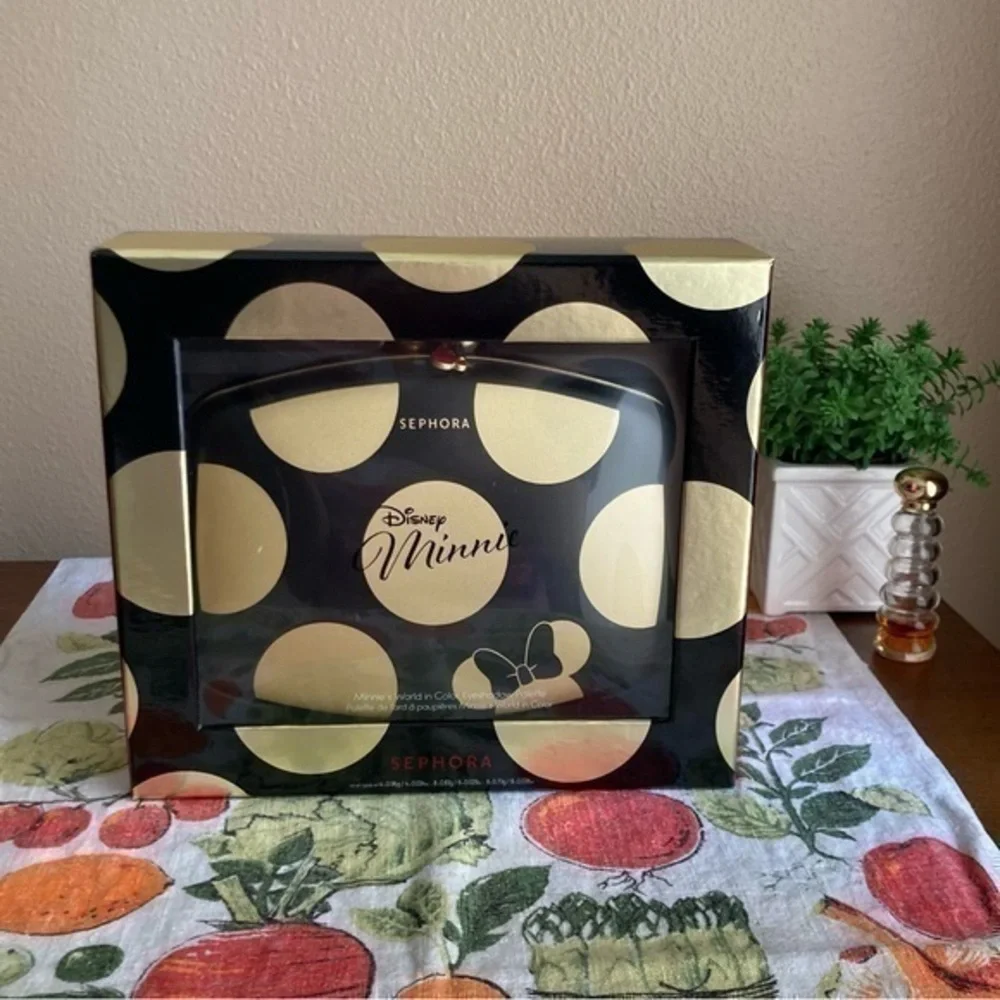Sephora Minnie Mouse eyeshadow palette